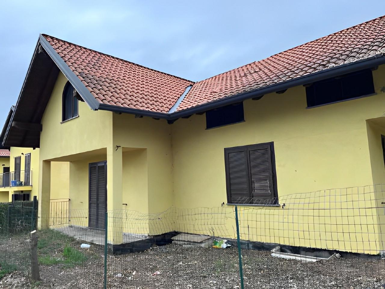 immobile VILLA ALL'ASTA CON BOX E GIARDINO IN VIA GIUSEPPE VERDI, OSMATE (VA) - 1