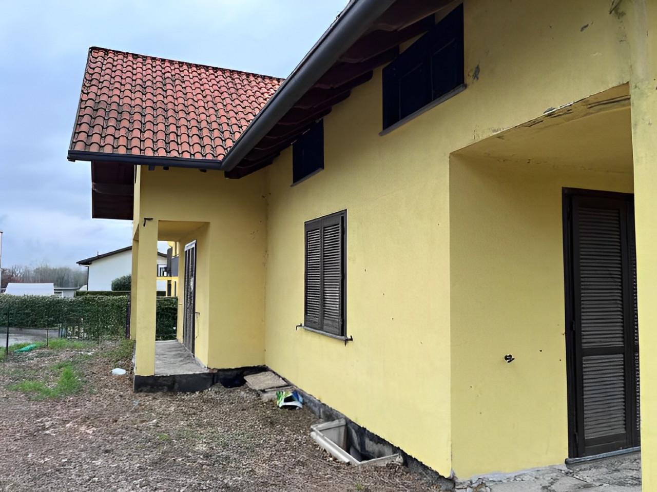 immobile VILLA ALL'ASTA CON BOX E GIARDINO IN VIA GIUSEPPE VERDI, OSMATE (VA) - 2